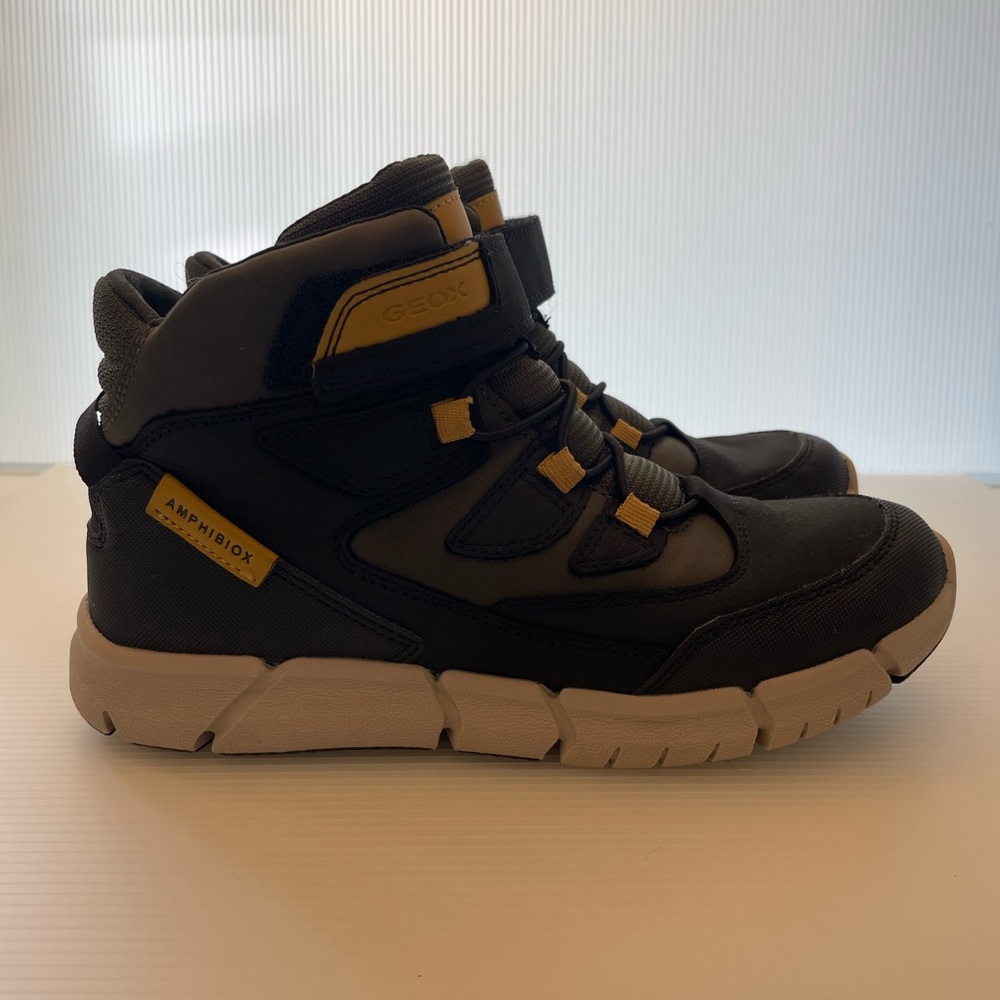 Boys Flexyper Waterproof Sneaker Boot Hiker 37 UK 5 US
